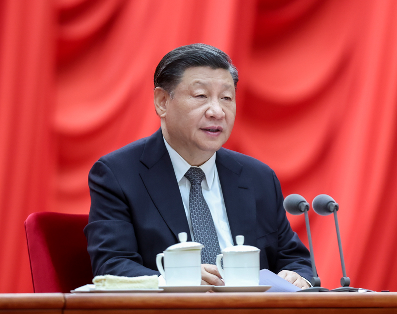 4月3日，，，，学习贯彻习近平新时代中国特色社会主义头脑主题教育事情聚会在北京召开。。。。。。中共中央总书记、国家主席、中央军委主席习近平出席聚会并揭晓主要讲话。。。。。。